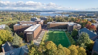 North Campus Housing takes advantage of grand natural backdrops like Union Bay and Mount Rainier. Denny Field anchors the master plan between historic campus buildings and the new housing neighborhood
