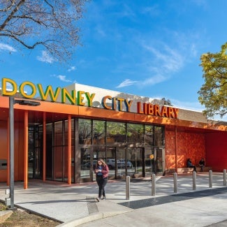 DOWNEY CITY LIBRARY HAS BEEN A NEIGHBORHOOD LANDMARK SINCE IT WAS BUILT IN 1958. NAC COMPLETED ITS MODERNIZATION IN 2020, REPRESENTING ITS EVOLUTION INTO A MULTI-FACETED SOCIAL AND EDUCATIONAL HUB FOR RESIDENTS OF ALL AGES, ABILITIES AND INTERESTS